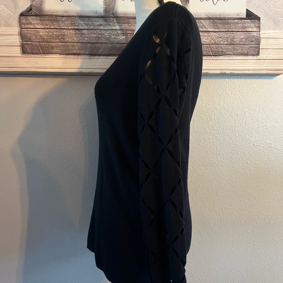 ♥️Roz & Ali Black Like New Woman’s Scoop Neckline Sweater Size Large - Picture 4 of 8